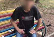 У Луцьку на дитячому майданчику затримали чоловіків з наркотиками