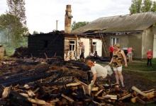 У волинян згоріла літня кухня та дах будинку