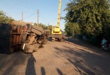 На Рівненщині перекинулася вантажівка з металобрухтом