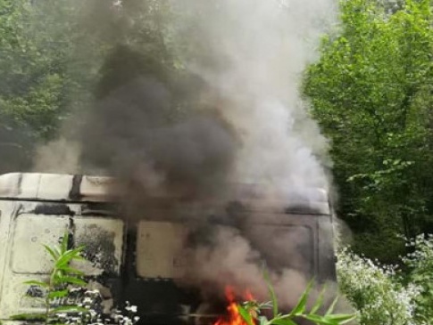 На Рівненщині крадіям лісу спалили машину