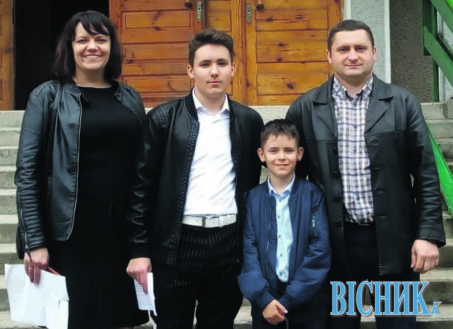 Ярослав КАРПУК з батьками і братом