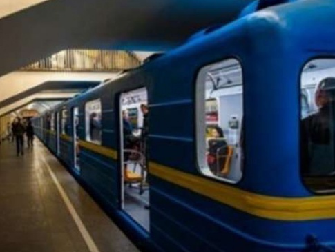 У Києві під потягом у метро загинула жінка