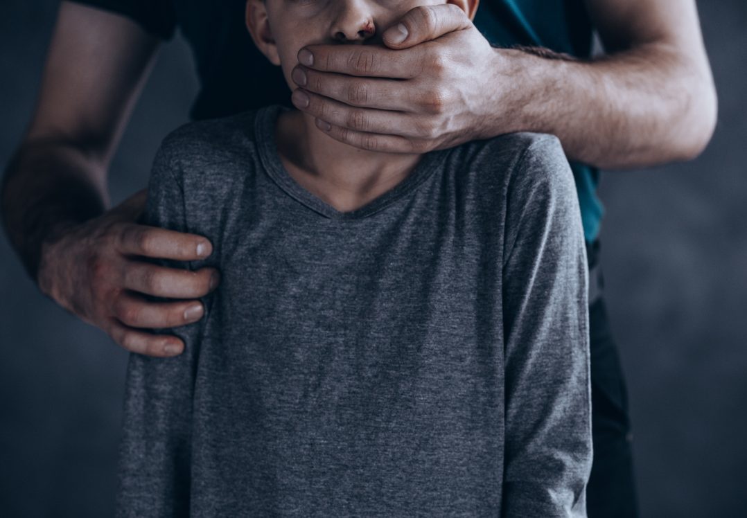 У Києві чоловік зґвалтував 11-річного хлопчика, який роздавав листівки