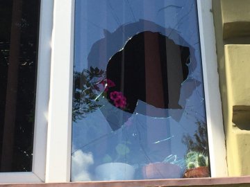 У Луцьку чоловік побив вікна у приміщенні прокуратури