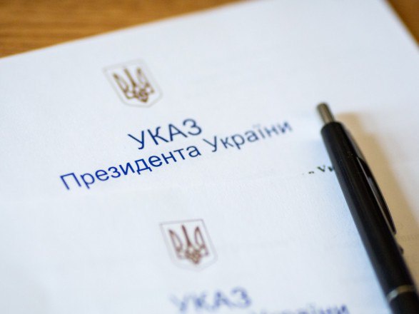 Зеленський звільнив українських послів у 12 державах