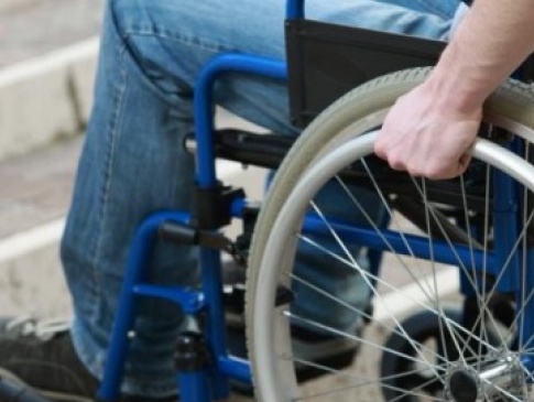 Луцький виш придбає підйомник для людей з інвалідністю