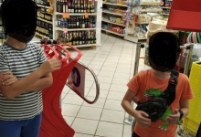 У супермаркеті в Луцьку дітей зловили на крадіжці, а їхні фото виставили на загал в мережі