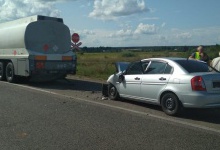 На трасі «Ковель-Київ» авто врізалось у бензовоз: є загиблі