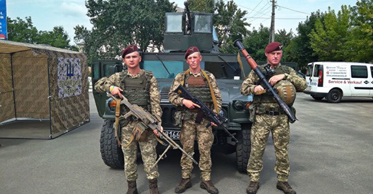 Львівські десантники у волинських містах агітують у військову службу