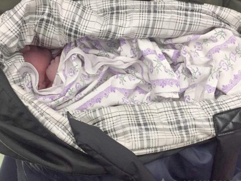 Жінка, яка народила дитину на зупинці в Полтаві, відмовилася від неї