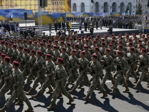 Повідомили, скільки виплатять військовим за скасований парад в Києві