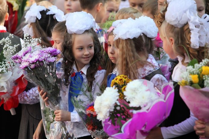 Благодійність замість квітів: укранців закликають долучитись до акції 1 вересня