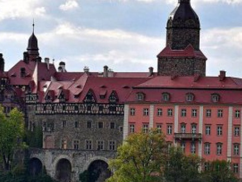 У замку в Польщі загинув українець