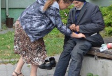 На луцькому вокзалі живе 90-річний дідусь з Одещини