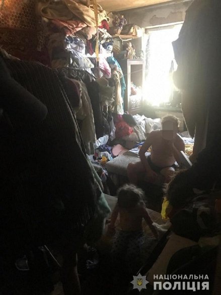 На Київщини у неблагополучної родини забрали 2-річне дитя