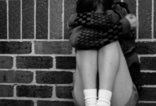 На Рівненщині 15-річну дівчину зґвалтував рідний брат, коли вона доглядала його дітей