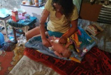 Поки мати пиячила, за новонародженою дитиною «доглядав» собака: інцидент у Дніпрі