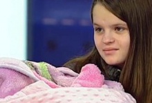 13-річна мама з Львівщини поїде на заробітки до  Польщі
