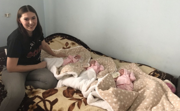 22-річна волинянка народила одразу трьох дівчаток