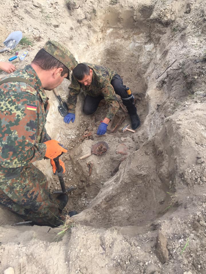 На Волині розкопали решки понад трьох десятків тіл солдатів