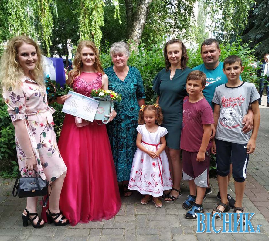 Сестри Анастасія та Аня БАЩУКИ і Надія МОЛНАР із сім’єю доньки А