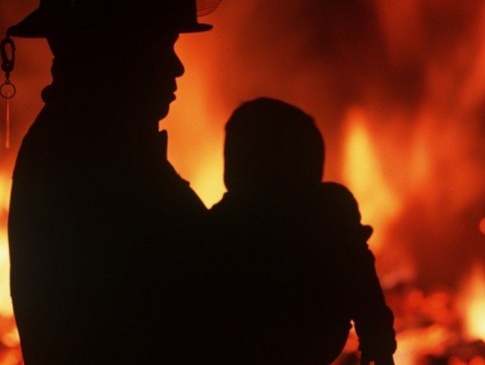 На Донеччині у пожежі заживо згоріли троє дітей