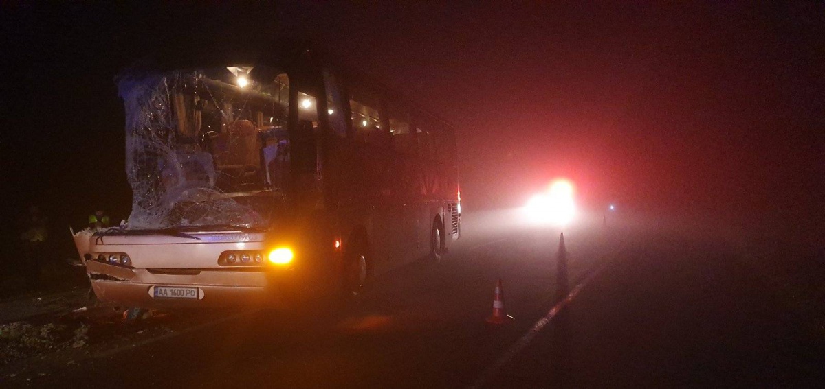 На Рівненщині автобус зіткнувся з вантажівкою: є загиблі
