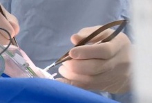 Волинські лікарі дістали з ока чоловіка 12-сантиметрового гельмінта