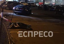 У Києві авто вилетіло на тротуар і збило людей
