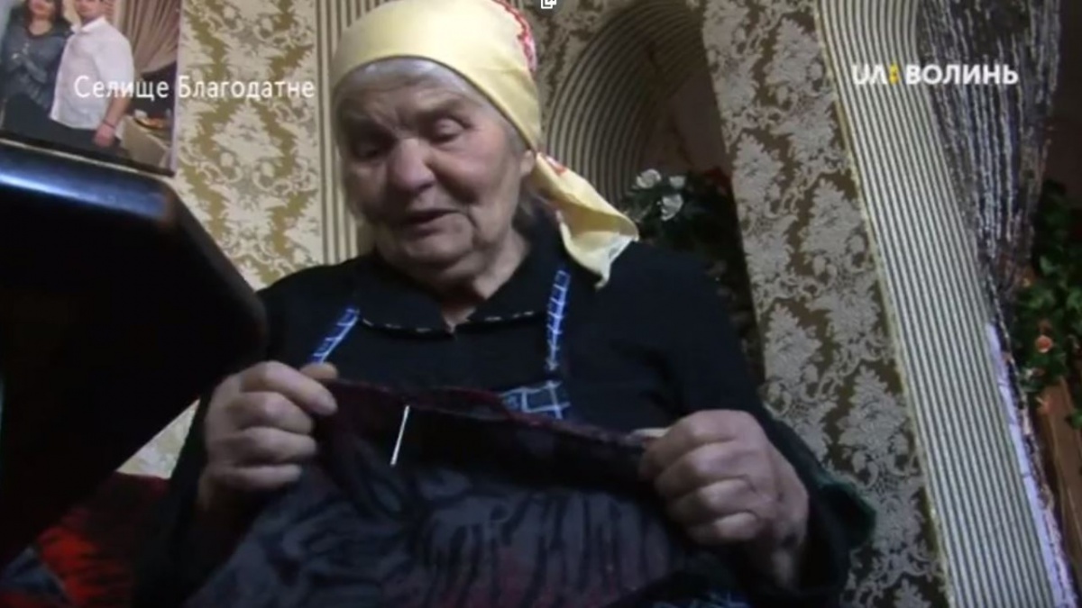 85-річна волинянка шиє ковдри українським воїнам