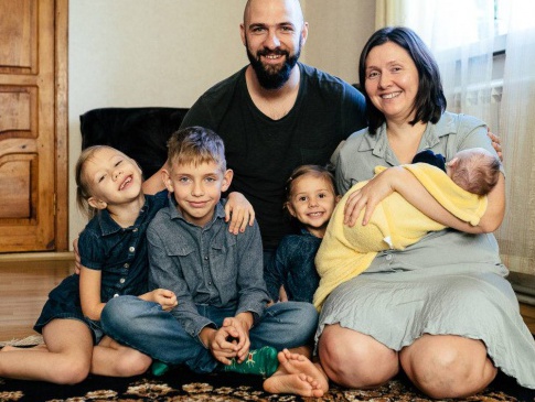Переселенець з Луганська працює «татом»