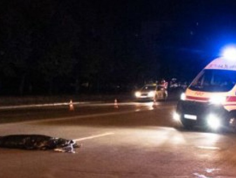 Поблизу Луцька авто збило жінку: встановлюють особу загиблої