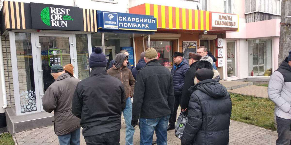 У Луцьку активісти блокували роботу «російського» кафе