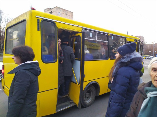 На роботу – на таксі: транспортний колапс у Луцьку