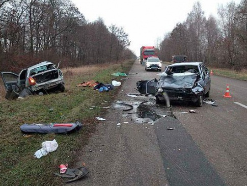 У жахливій ДТП на Чернігівщині загинули троє людей ФОТО 18+