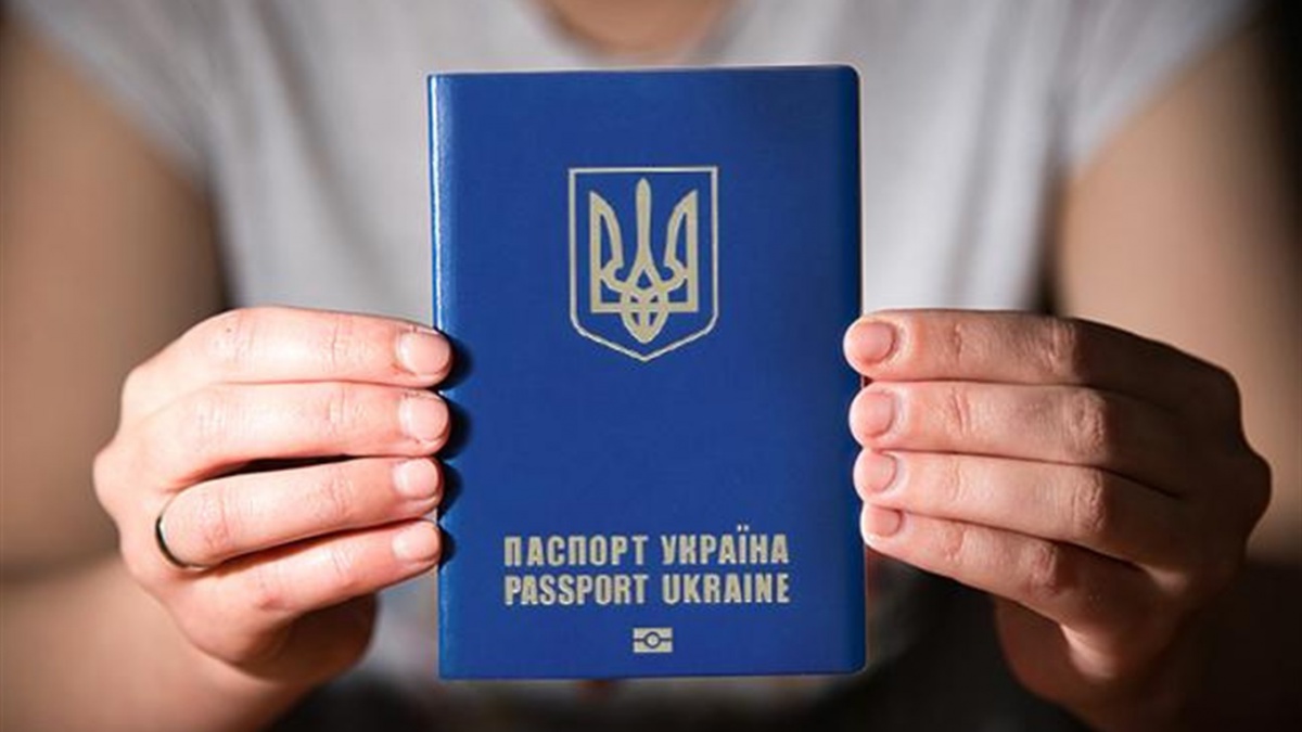 Українці зможуть отримати закордонний паспорт за три дні