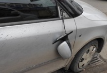 У Луцьку чоловік побив водія і потрощив його авто