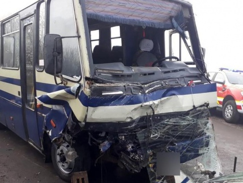 Аварія за участі рейсово автобуса на Волині: серед постраждалих – дитина