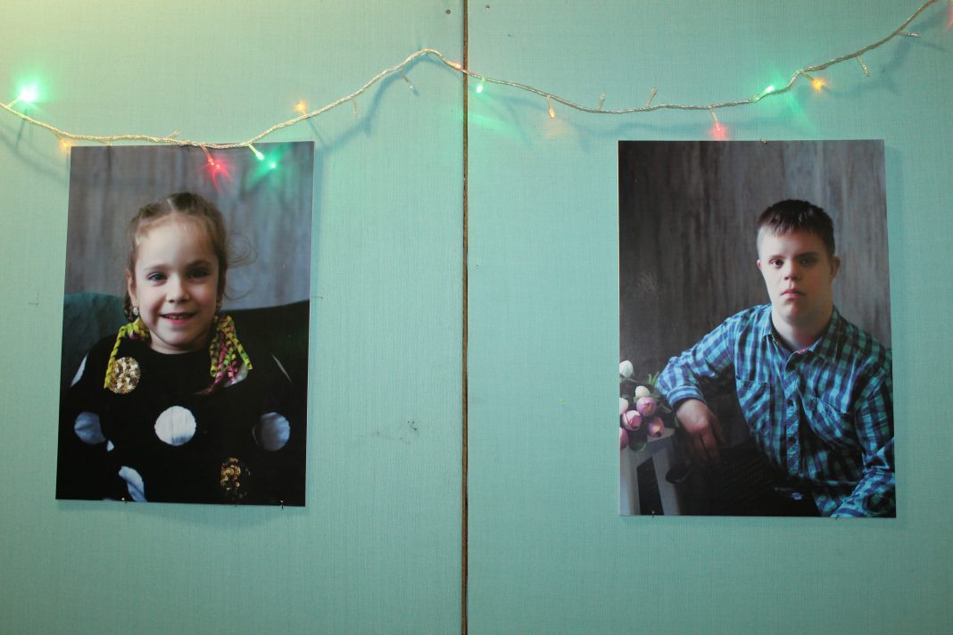 На Волині відкрили виставку портретів особливих діток