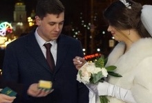 У центрі Києва одружився звільнений з російського полону моряк