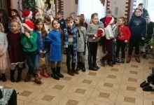 У Луцьку школярі влаштували концерт у геріатричному пансіонаті