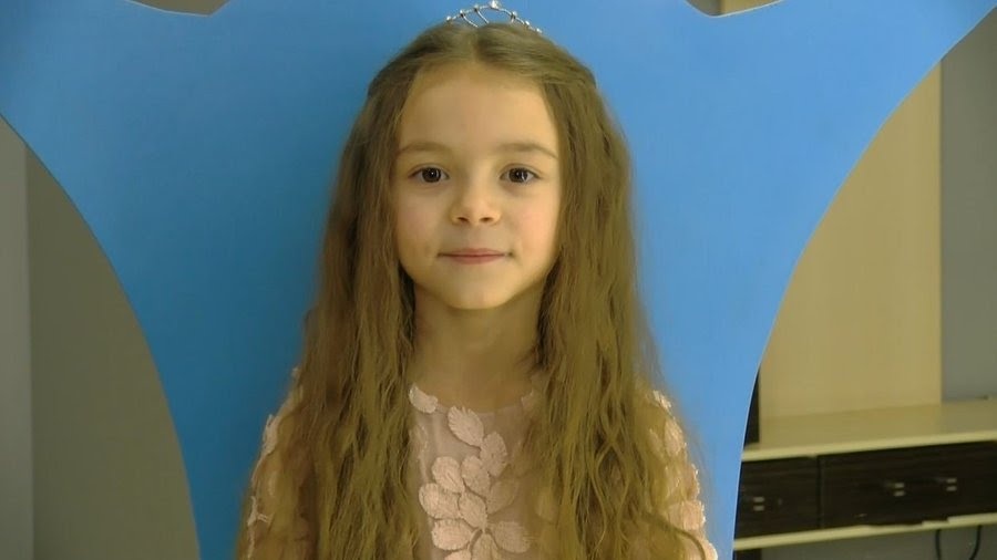 7-річна волинянка почала читати Біблію з 2,5 років