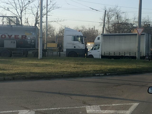 У Луцьку - аварія за участю двох вантажівок