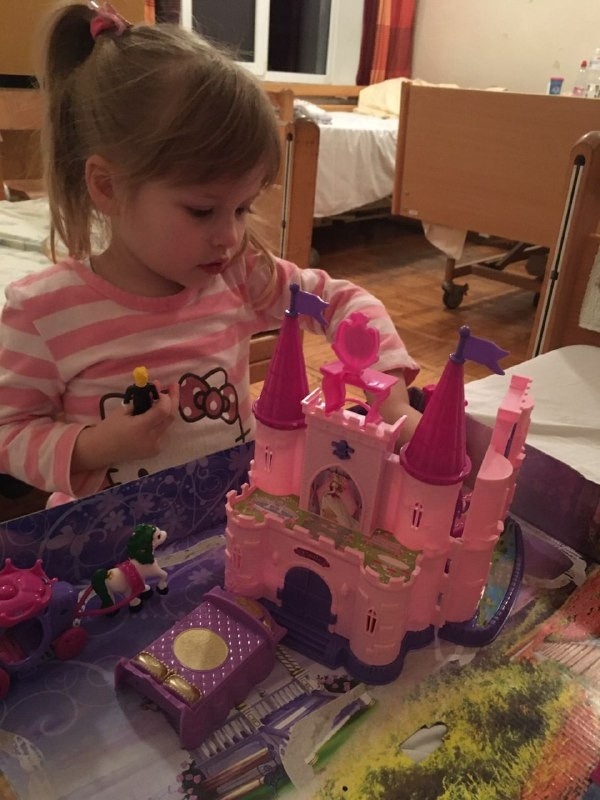 У 3-річної доньки відомого боксерського рефері з Луцька виявили онкологію