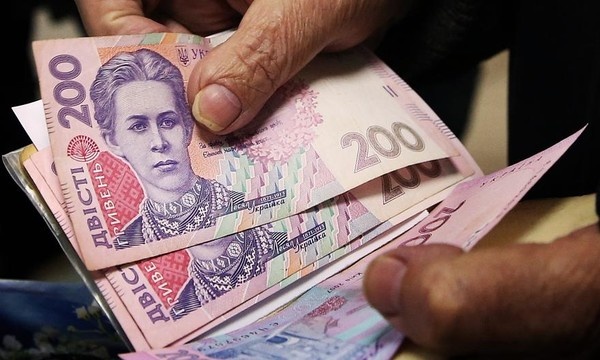 В Україні «ходять» фальшиві 200-гривневі купюри