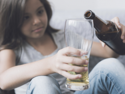 На Львівщині 13-річна школярка з подругами отруїлися спиртним