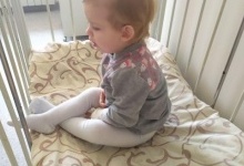 Дівчинка, яку п'яні батьки залишили на холоді у Луцьку, досі в лікарні