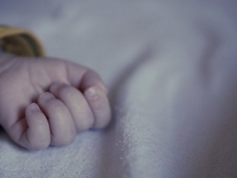 На Луганщині багатодітна мати заморила голодом 7-місячне немовля