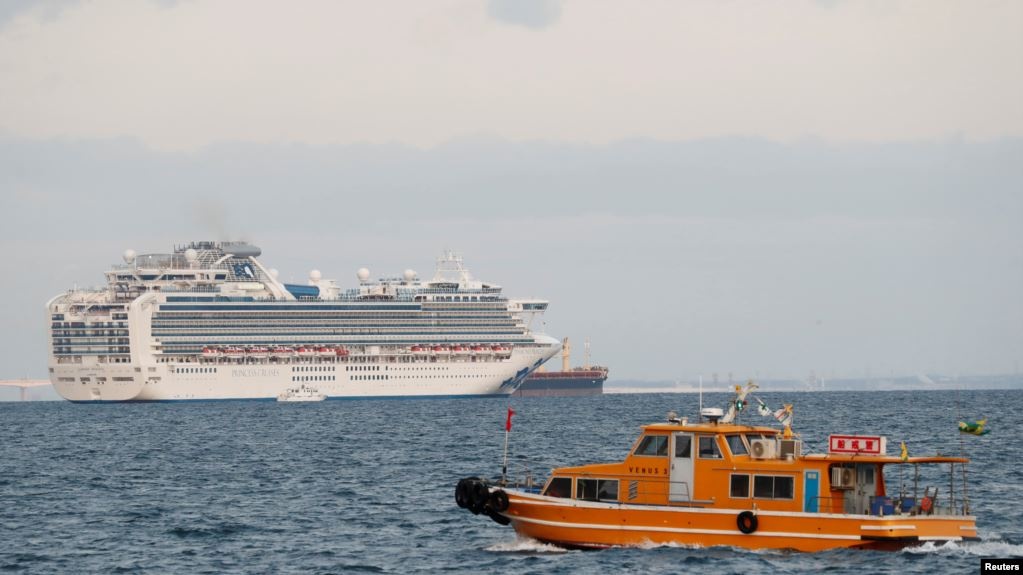 Спалах коронавірусу на лайнері біля Японії: на борту – 20 українців