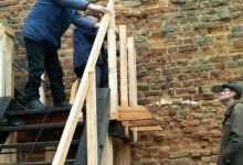 У луцькому замку Любарта відновлюють небезпечні сходи